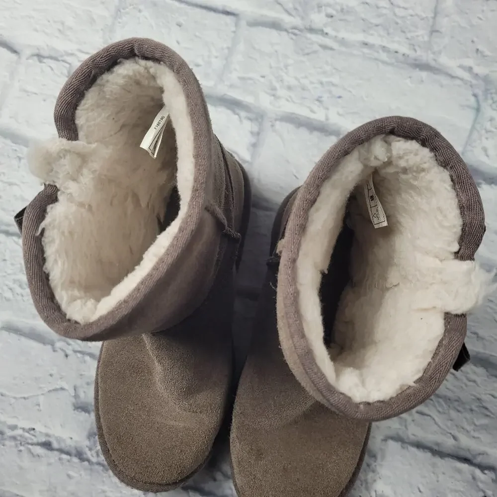 Koolaburra by Ugg Victoria Short Suede Boots with Bows size 4